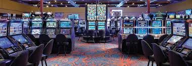 Bangladesh adults browsing live casino content on pkluck mobile pages
